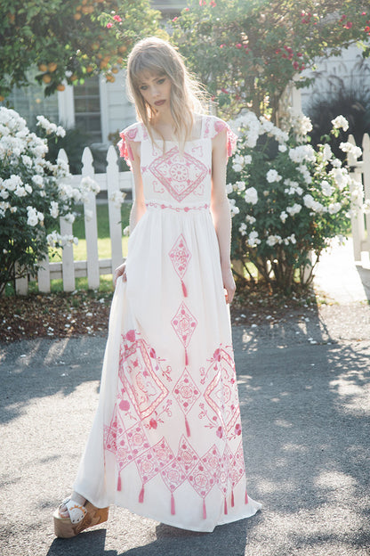 Robe d'été à ceinture pour femme, nouvelle collection de broderies de fleurs, décoration à pompons creux, forme rétro