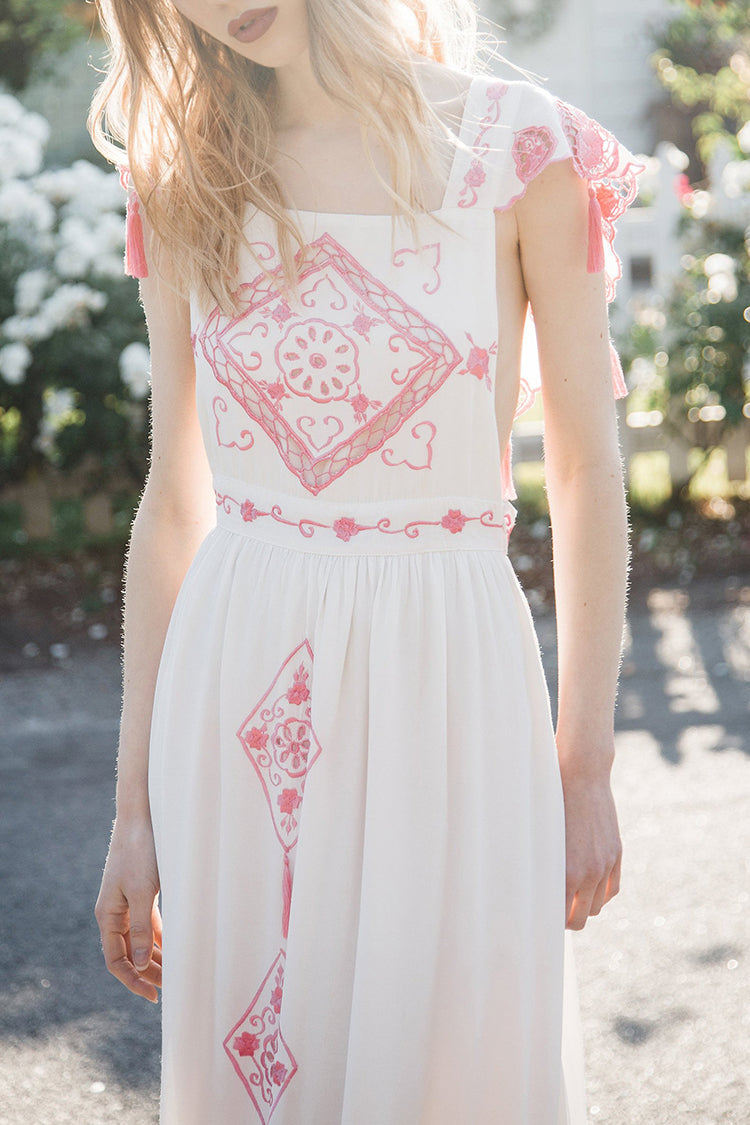 Vestido con cinturón y borlas huecas con bordado de flores para mujer, estilo retro, para verano