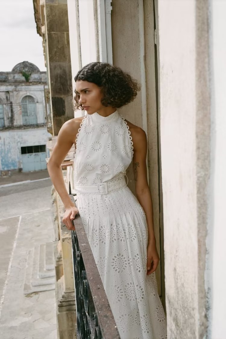 Vestido de verano para mujer, blanco, con cuello alto, sin mangas, con cinturón, con aberturas y bordado