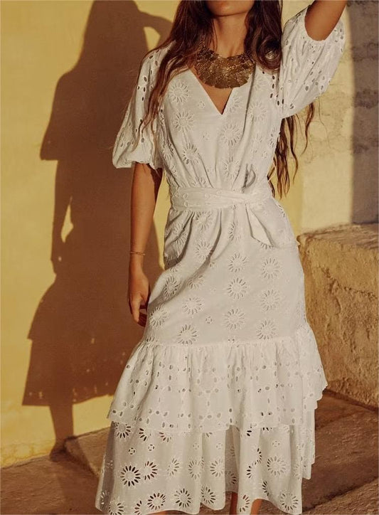 Vestido de primavera para mujer, sexy, blanco, con escote en V y diseño calado, con cinturón bordado