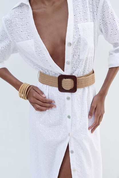 Vêtements d'été pour femmes élégantes légèrement matures avec une robe chemise à ceinture