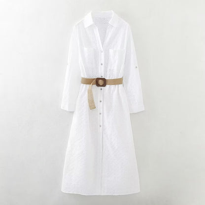 Vêtements d'été pour femmes élégantes légèrement matures avec une robe chemise à ceinture