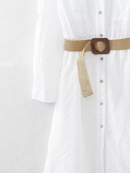 Vêtements d'été pour femmes élégantes légèrement matures avec une robe chemise à ceinture