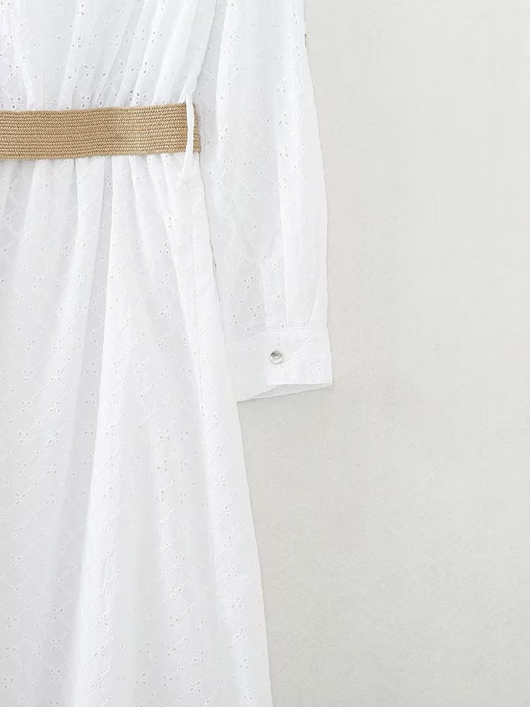 Vêtements d'été pour femmes élégantes légèrement matures avec une robe chemise à ceinture