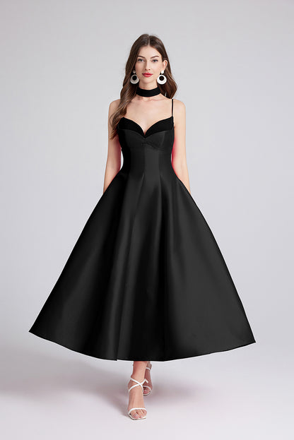 Robe noire en velours français, couture, coupe cintrée, grande balançoire, petite robe noire