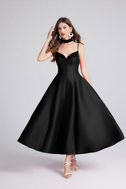 Robe noire en velours français, couture, coupe cintrée, grande balançoire, petite robe noire