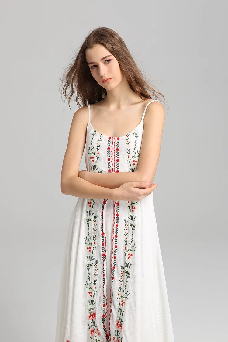 Robe en coton brodée