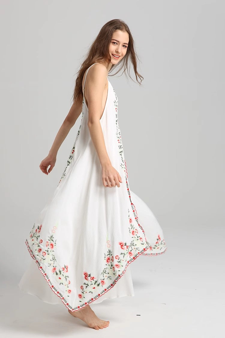 Robe en coton brodée