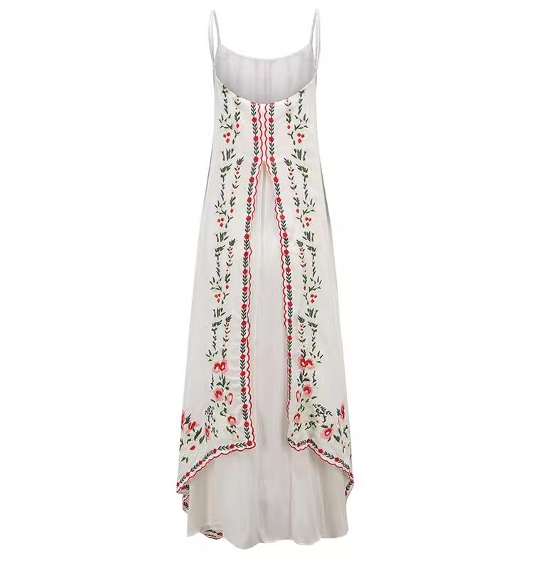 Robe en coton brodée