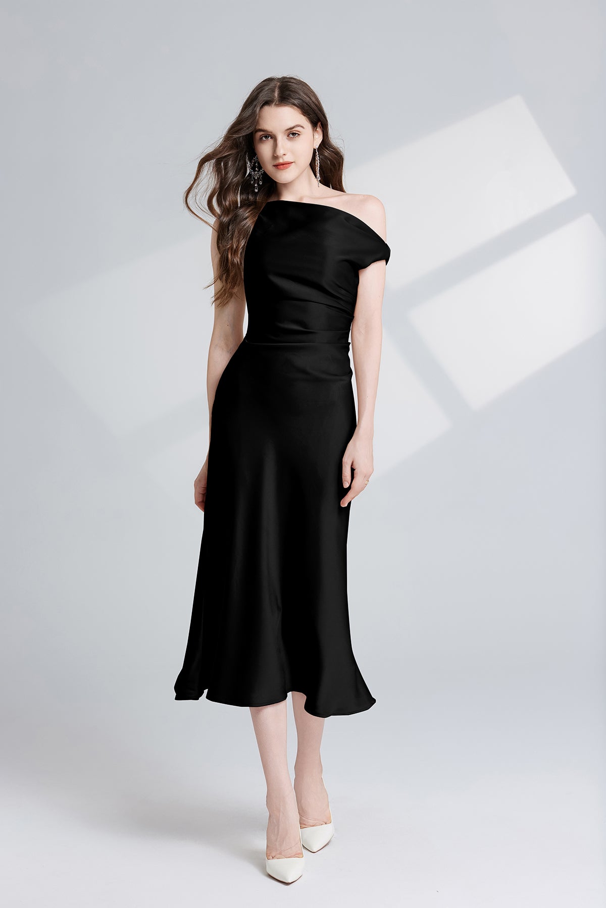 Robe d'été asymétrique à épaules obliques de couleur unie pour femmes