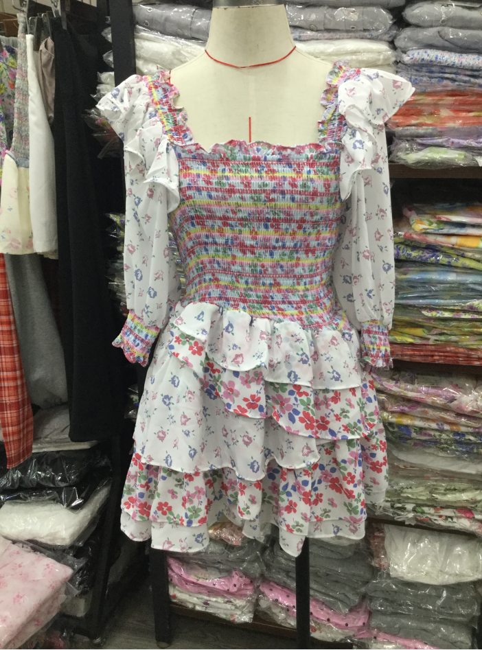 Vestido estampado con cuello cuadrado y volantes para mujer de principios de primavera, con patchwork fruncido