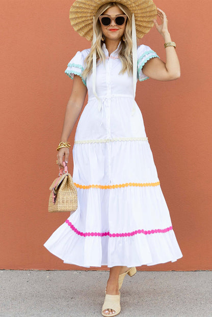 Vestido camisero escalonado de manga corta y cintura alta blanco