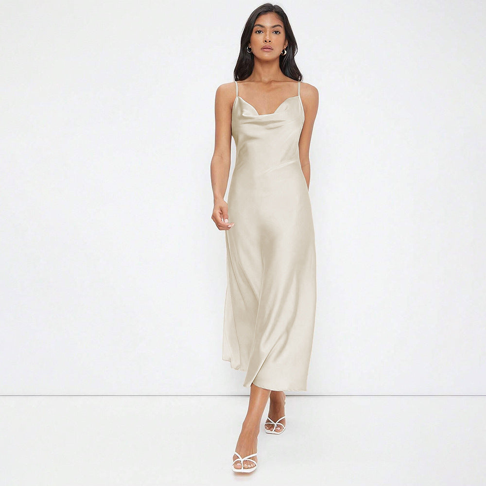 Robe longue de soirée en satin brillant à col oscillant