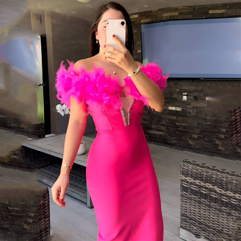 Vestido elegante de fiesta con plumas y diamantes para mujer