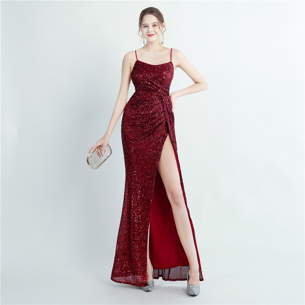 Robe de soirée longue plissée à paillettes haute densité avec fente latérale