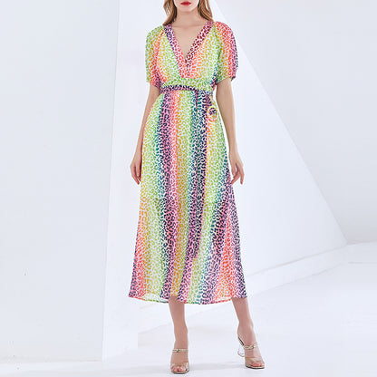 Robe d'été sexy à col en V et à imprimé léopard avec manches bouffantes et longueur à la taille