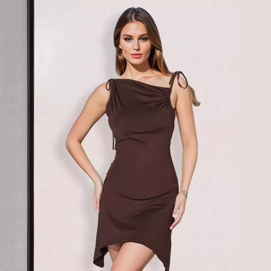 Ropa de mujer Vestido de cuello diagonal con tirantes plisados ​​asimétricos irregulares sin espalda sexy de verano