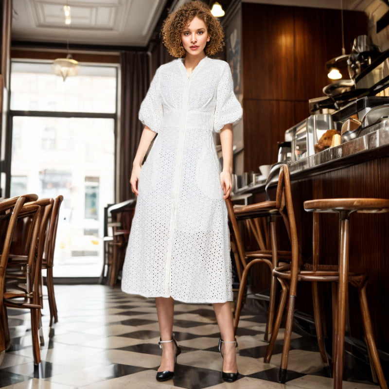 Elegante vestido de mujer con escote en V, mangas farol, hebilla de una sola fila, bordado, calado y abertura