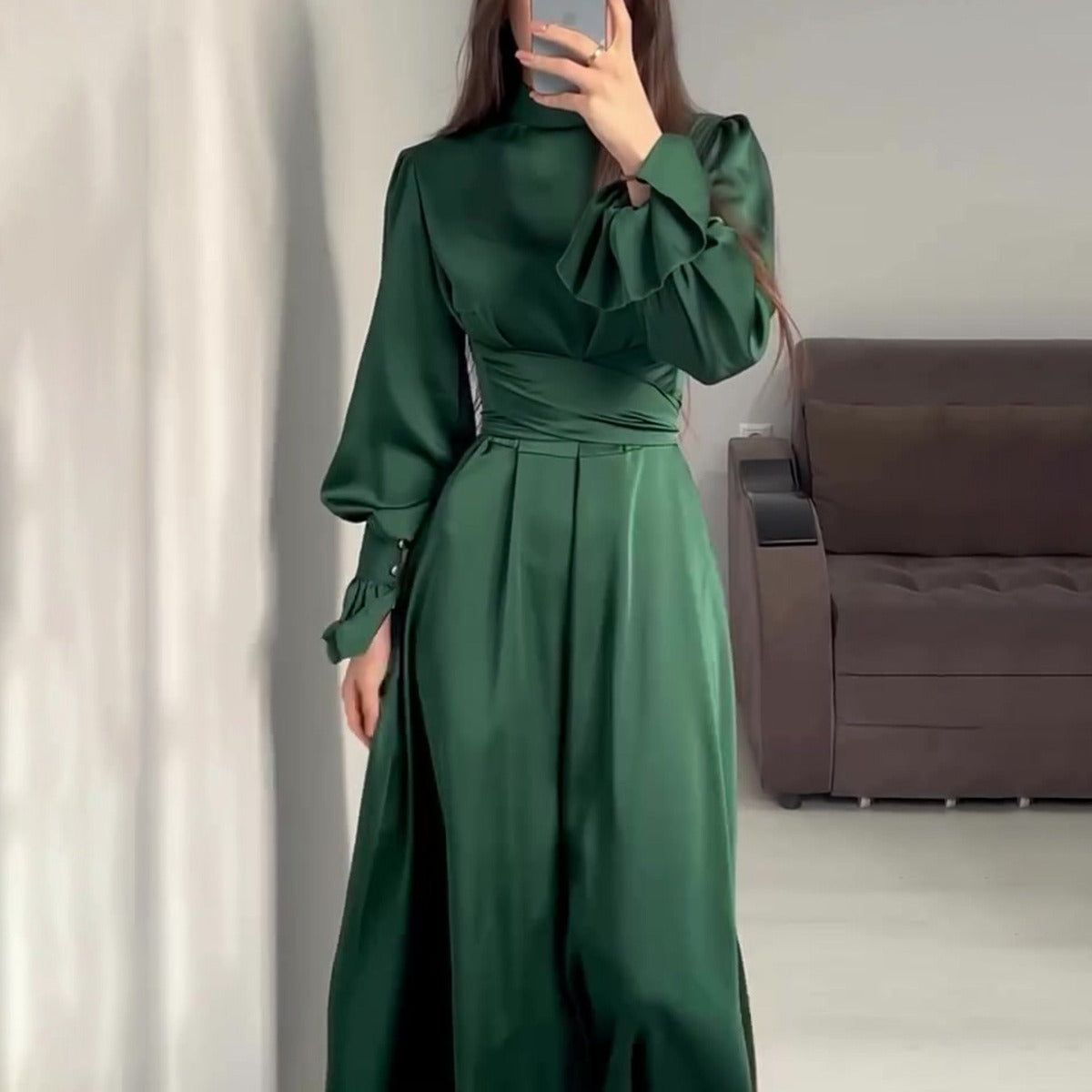 Robe verte d'automne à manches longues et à manches bouffantes