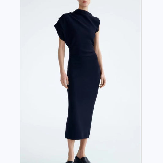 Robe longue en tricot noir fin pour femme, début d'automne, asymétrique, plissée, taille serrée