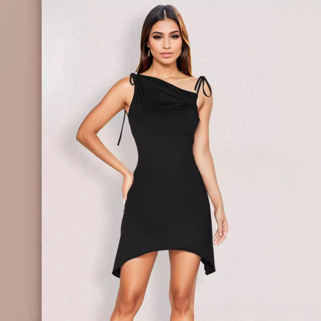 Ropa de mujer Vestido de cuello diagonal con tirantes plisados ​​asimétricos irregulares sin espalda sexy de verano