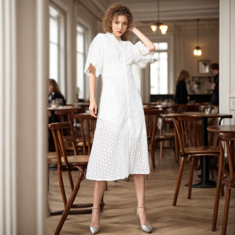 Elegante vestido de mujer con escote en V, mangas farol, hebilla de una sola fila, bordado, calado y abertura