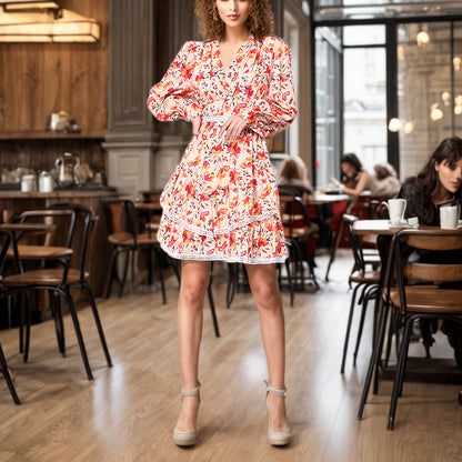 Vestido corto con escote en V, manga larga, cintura alta, volantes y diseño de costura floral para mujer