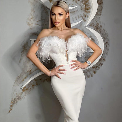 Vestido elegante de fiesta con plumas y diamantes para mujer