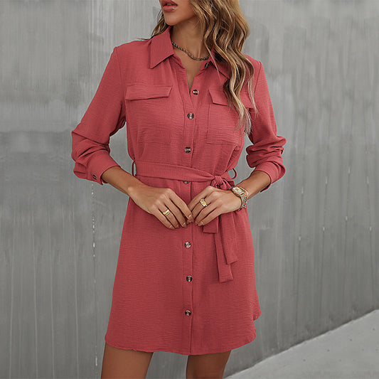 Robe chemise française à manches longues et col rouge, début d'automne