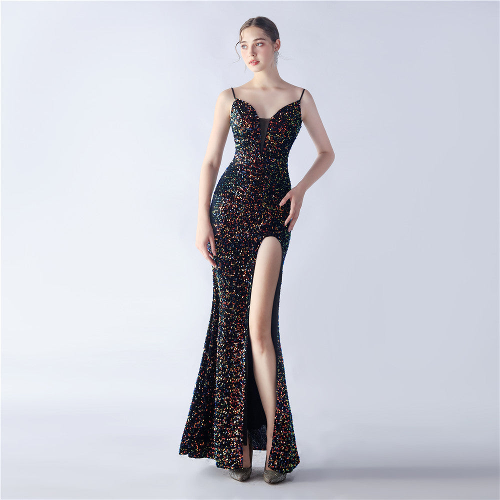 Robe de soirée à bretelles longues fendue sur le côté et à sequins colorés