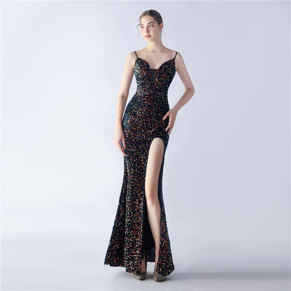 Robe de soirée à bretelles longues fendue sur le côté et à sequins colorés