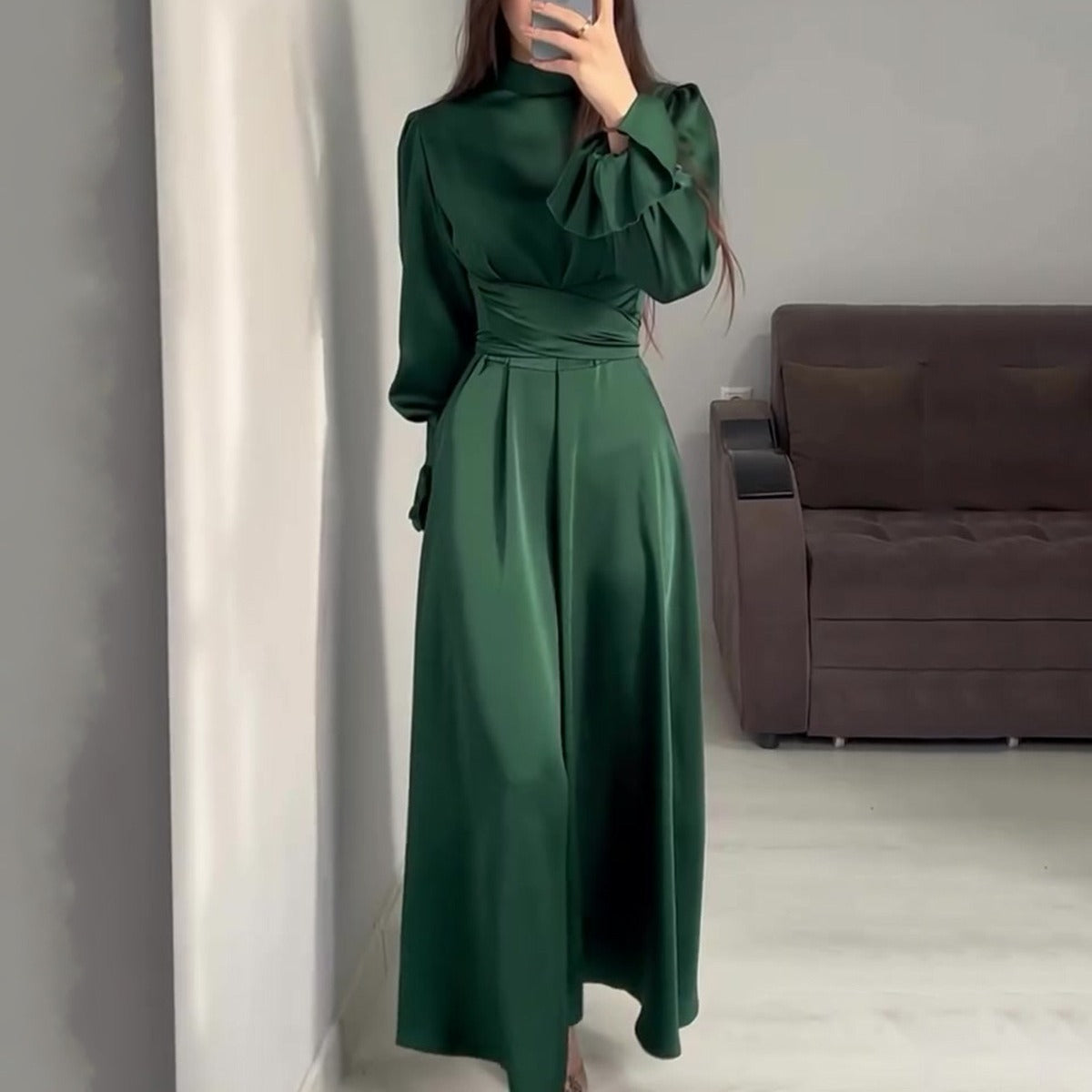 Robe verte d'automne à manches longues et à manches bouffantes