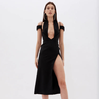 Vestido negro con escote halter y abertura en el cuello, ropa de mujer Dopamine Wear, diseño de ropa