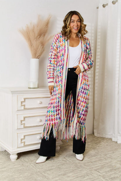 Cardigan multicolore ouvert sur le devant avec ourlet à franges