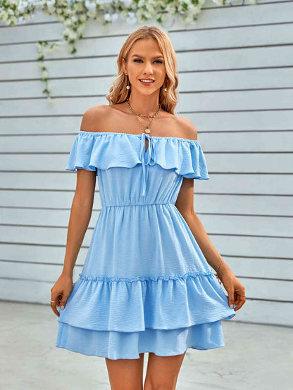 Robe nouée à volants et épaules dénudées