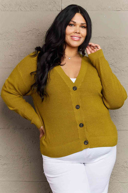 Zenana Kiss Me Tonight Cardigan boutonné pleine taille en Chartreuse