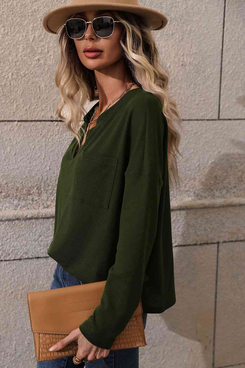 Blusa de manga larga con cuello con muescas