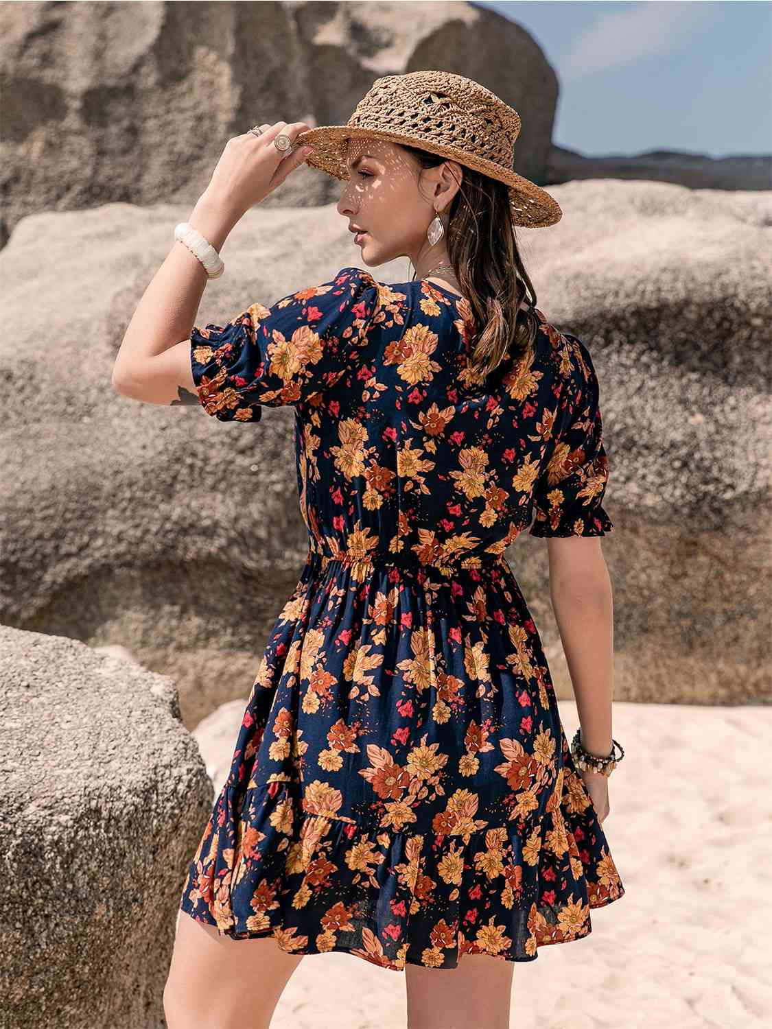 Robe Foral à col en V, manches à volants et ourlet à volants