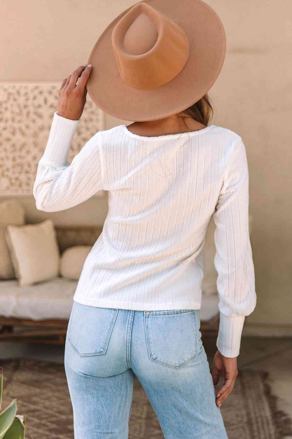 Blusa de manga larga con cuello redondo