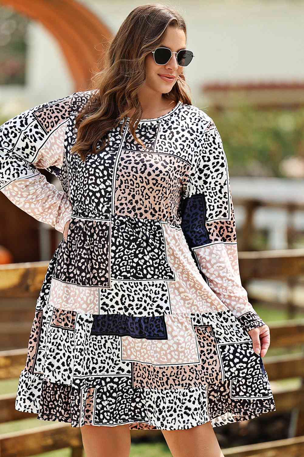 Minivestido de manga larga con estampado de leopardo y cuello redondo de talla grande