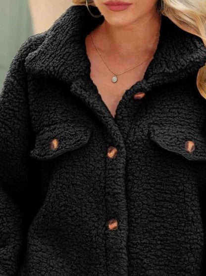 Manteau à col boutonné