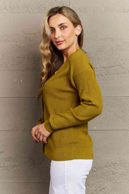 Zenana Kiss Me Tonight Cardigan boutonné pleine taille en Chartreuse