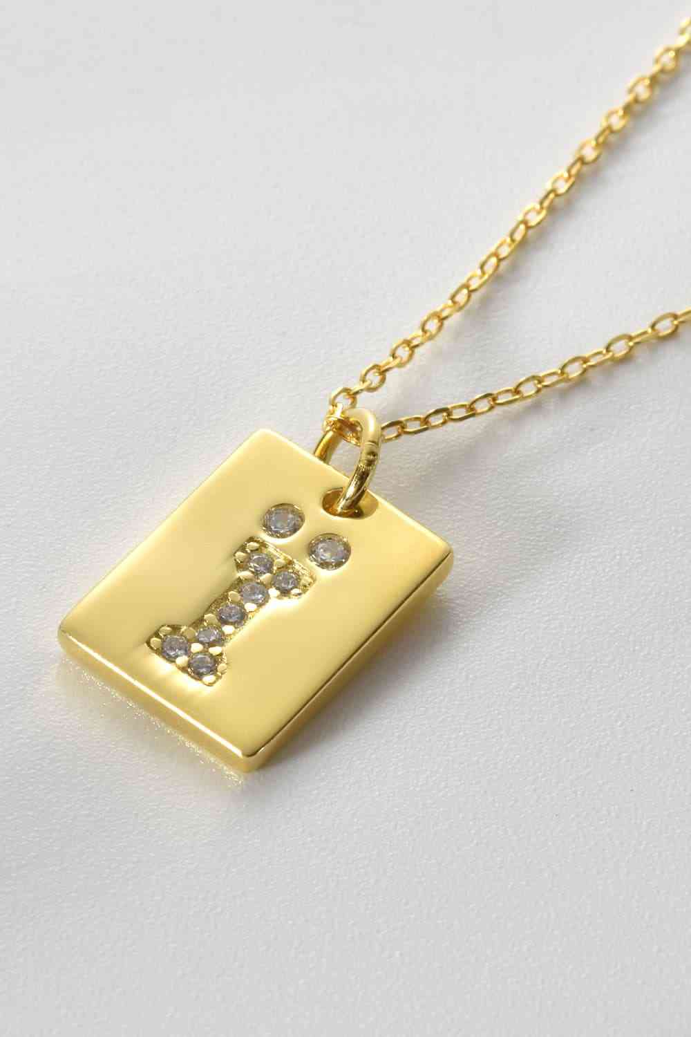 Collier à pendentif rectangulaire en zircon incrusté