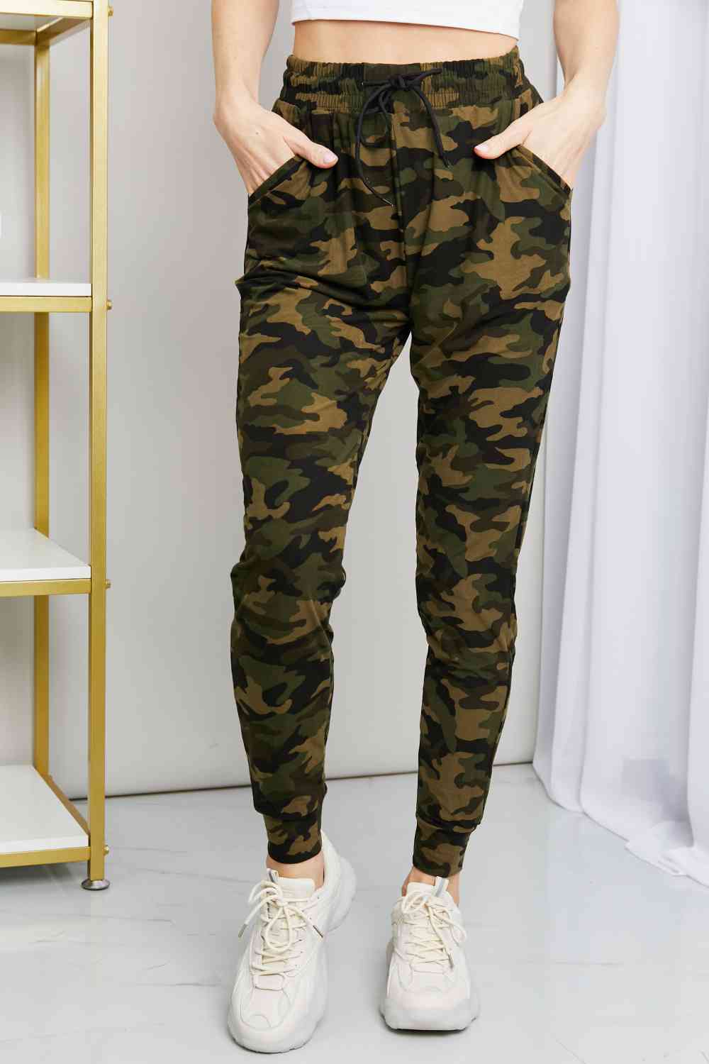 Leggings Depot Joggers de cintura con cordón de camuflaje de tamaño completo