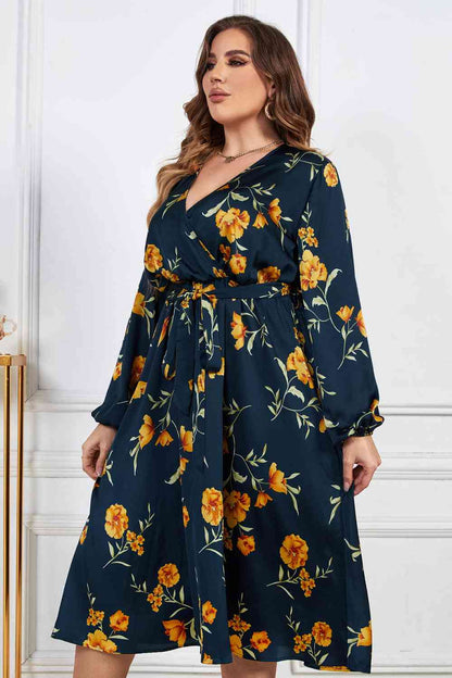 Melo Apparel Vestido midi con cuello sobrepelliz y estampado floral de talla grande