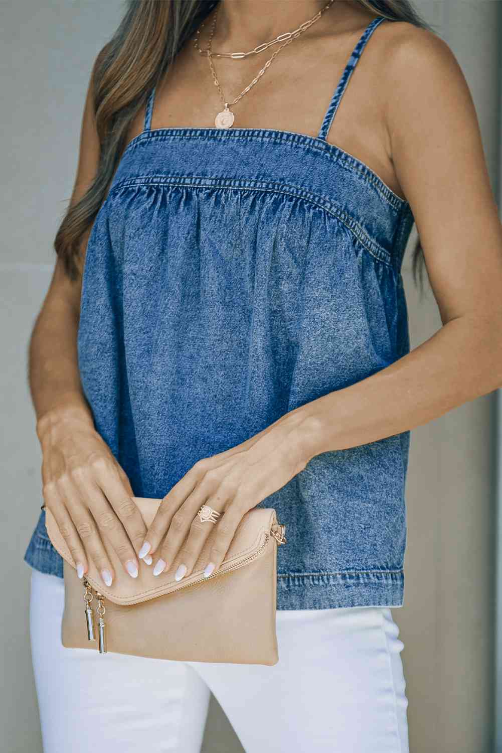 Camisole en denim smockée à bretelles réglables