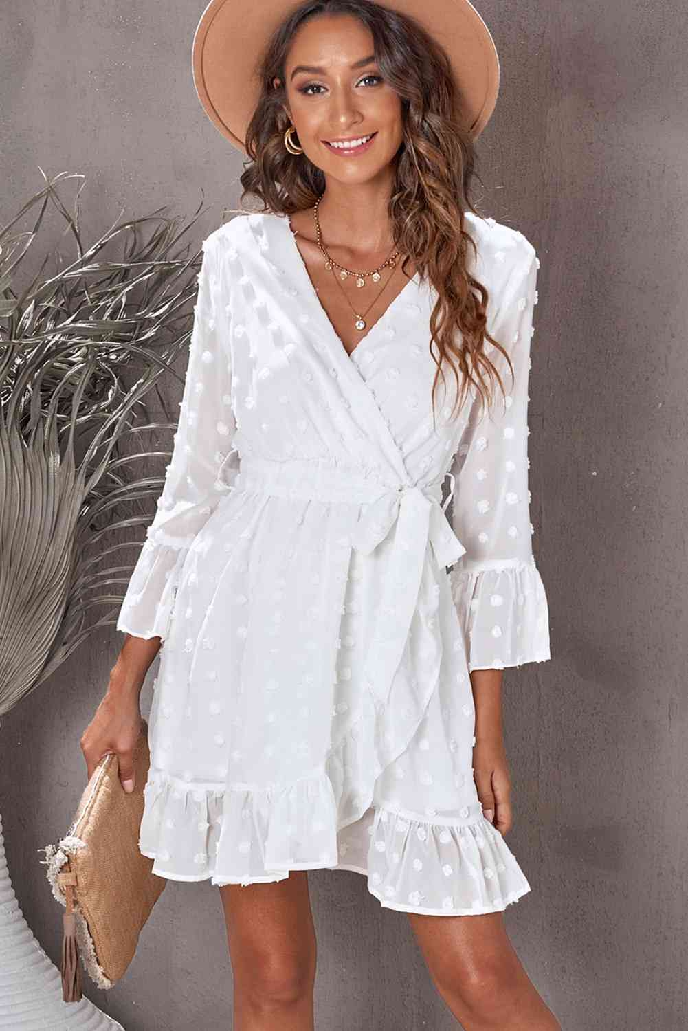 Robe surplis à volants et à taille nouée à pois suisses