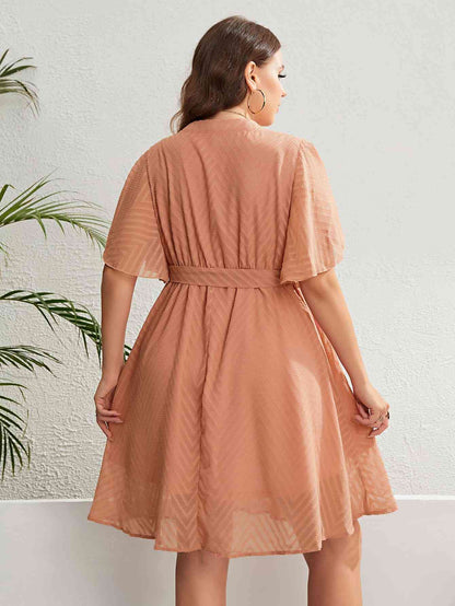 Robe à Manches Flottantes et Col Cranté à la Taille avec Lien de Grande Taille