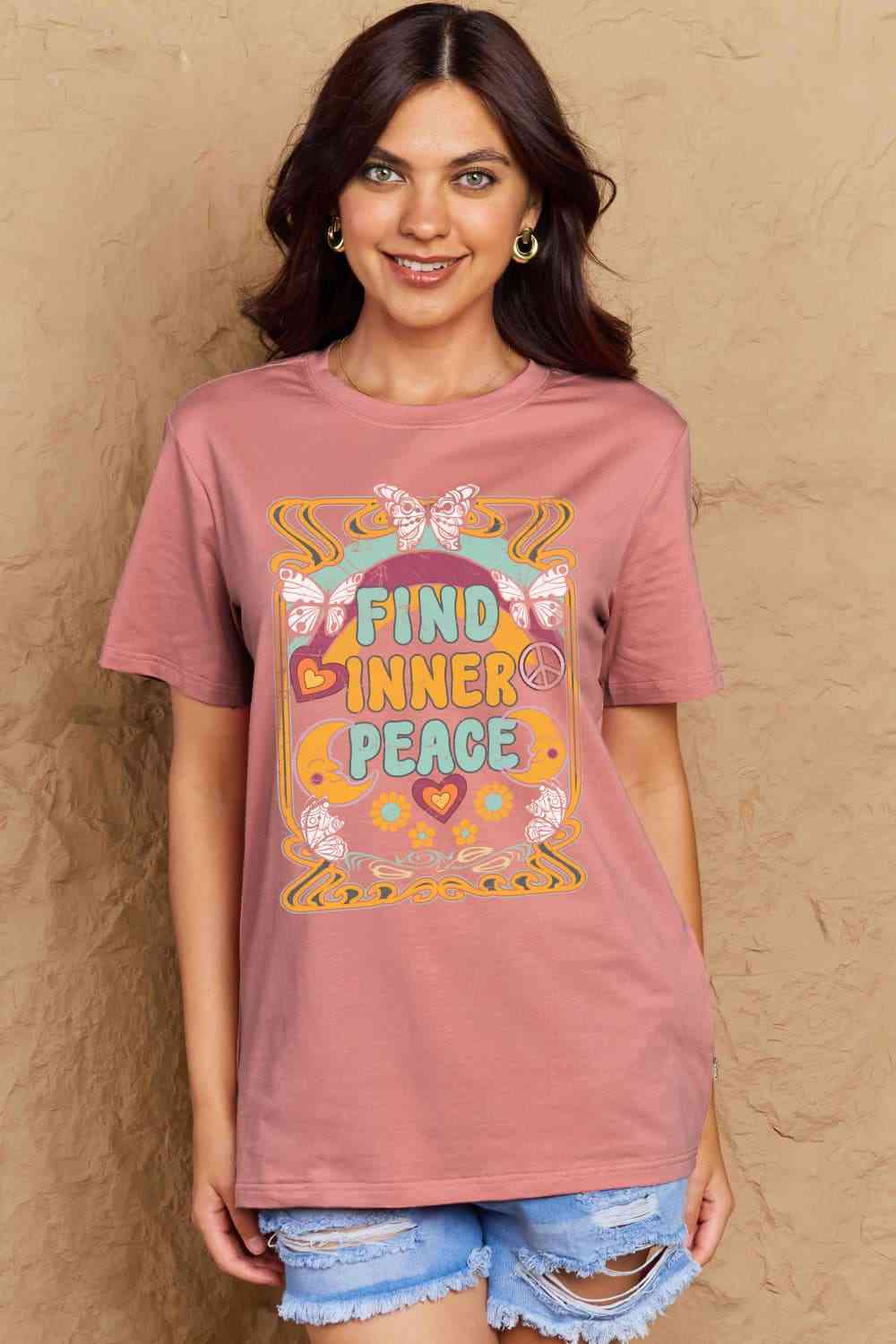 Camiseta de algodón con gráfico FIND INNER PEACE de talla grande de Simply Love