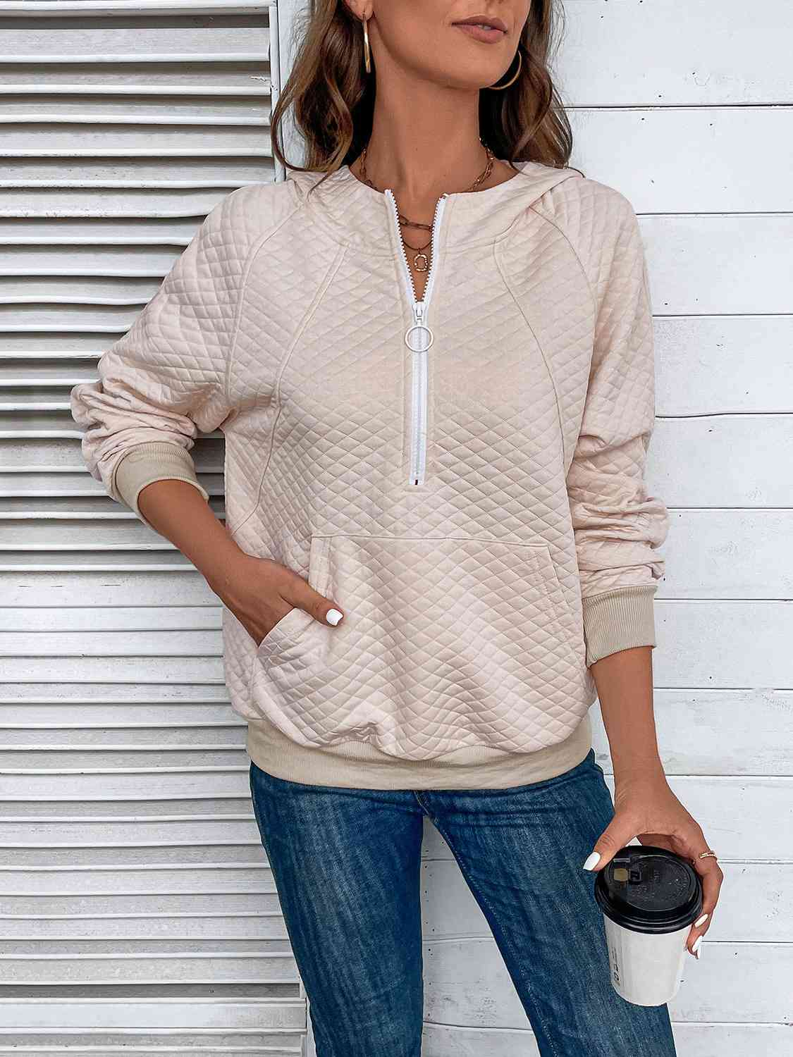 Sweat à capuche demi-zippé avec poche